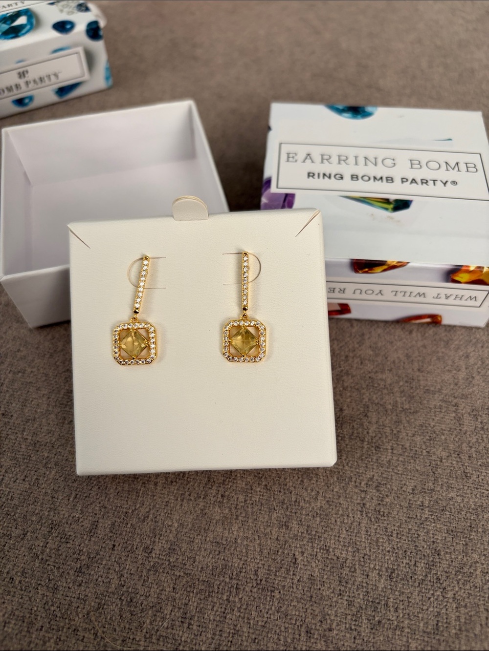 Earring Bomb Gold Drop Earrings with Yellow Gemstones